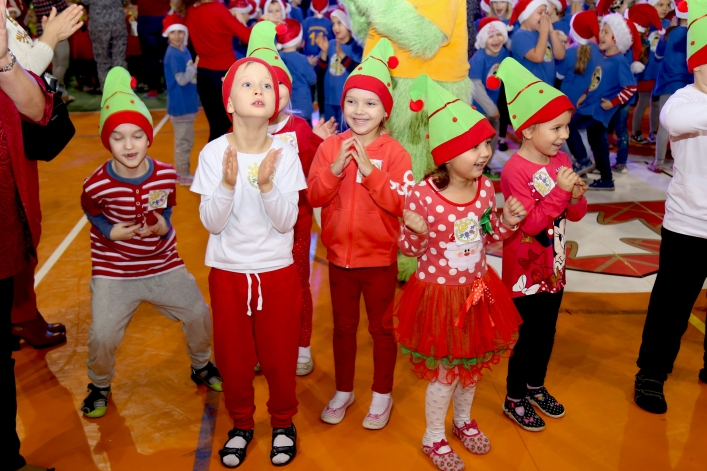 Mikołajki 2018. Blisko tysiąc najmłodszych elblążan bawiło się w hali MOSir-u