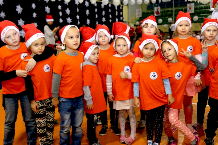 Mikołajki 2018. Blisko tysiąc najmłodszych elblążan bawiło się w hali MOSir-u