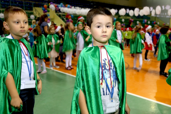 Mikołajki dla najmłodszych elblążan. Blisko 1000 dzieci bawiło się w hali MOSiR-u (+ zdjęcia: część I)