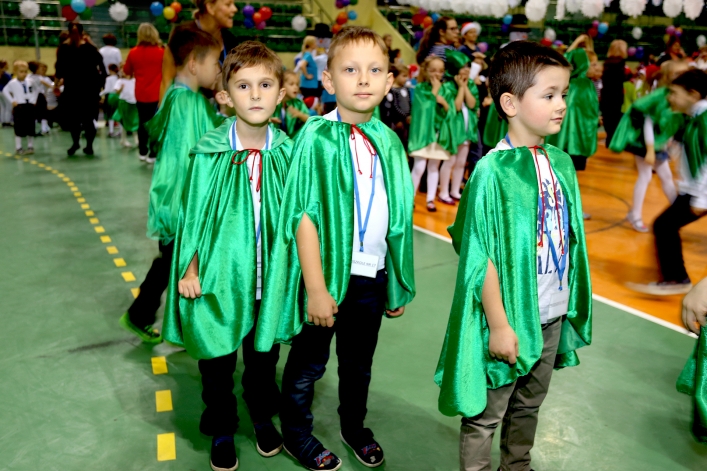 Mikołajki dla najmłodszych elblążan. Blisko 1000 dzieci bawiło się w hali MOSiR-u (+ zdjęcia: część I)