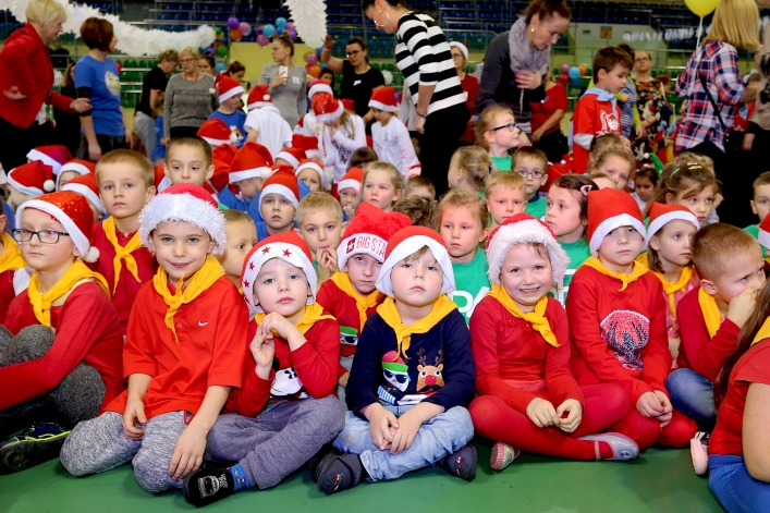 Mikołajki dla najmłodszych elblążan. Blisko 1000 dzieci bawiło się w hali MOSiR-u (+ zdjęcia: część I)