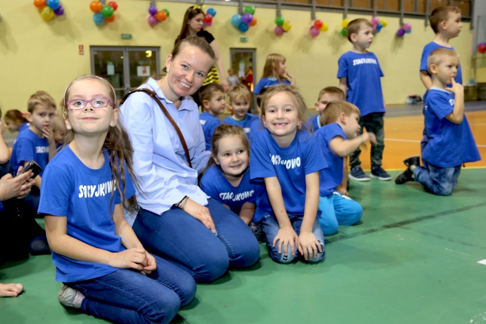 Mikołajki dla najmłodszych elblążan. Blisko 1000 dzieci bawiło się w hali MOSiR-u (+ zdjęcia: część I)