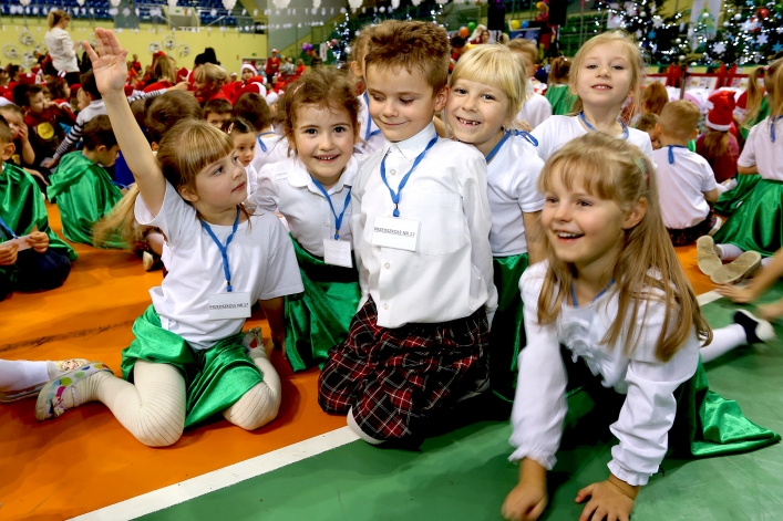 Mikołajki dla najmłodszych elblążan. Blisko 1000 dzieci bawiło się w hali MOSiR-u (+ zdjęcia: część I)