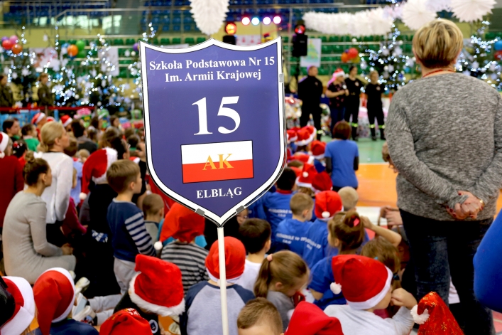 Mikołajki dla najmłodszych elblążan. Blisko 1000 dzieci bawiło się w hali MOSiR-u (+ zdjęcia: część I)