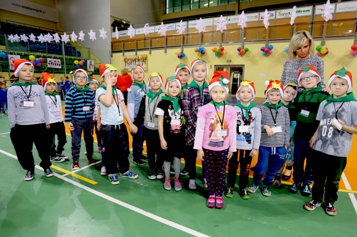 Mikołajki dla najmłodszych elblążan. Blisko 1000 dzieci bawiło się w hali MOSiR-u (+ zdjęcia: część I)