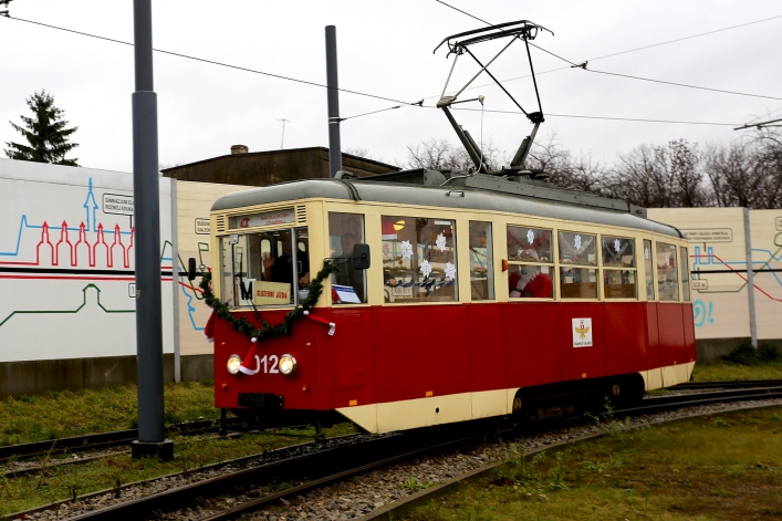Mikołajkowy tramwaj kursuje dziś w Elblągu. Przejazdy są bezpłatne