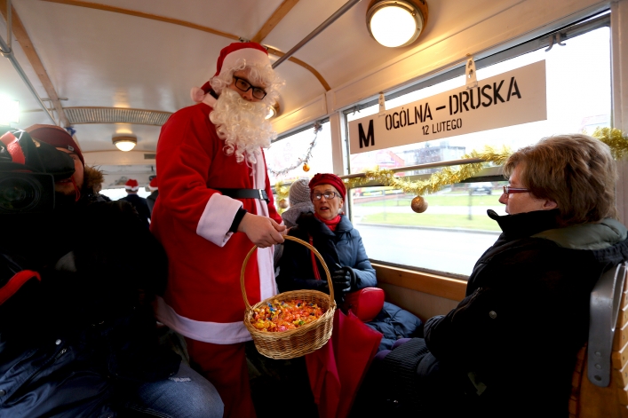 Mikołajkowy tramwaj kursuje dziś w Elblągu. Przejazdy są bezpłatne
