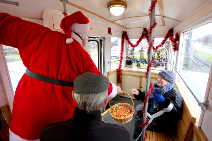 Mikołajkowy tramwaj kursuje dziś w Elblągu. Przejazdy są bezpłatne