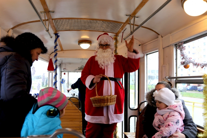 Mikołajkowy tramwaj kursuje dziś w Elblągu. Przejazdy są bezpłatne