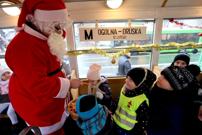 Mikołajkowy tramwaj kursuje dziś w Elblągu. Przejazdy są bezpłatne