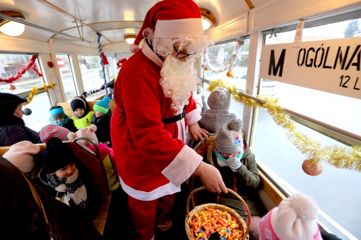 Mikołajkowy tramwaj kursuje dziś w Elblągu. Przejazdy są bezpłatne