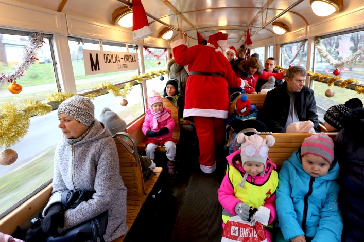 Mikołajkowy tramwaj kursuje dziś w Elblągu. Przejazdy są bezpłatne