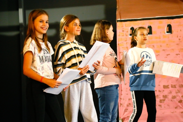 Młodzi ludzie z MDK przygotowują interpretację basni o Kilianie
