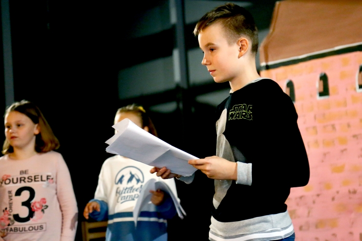 Młodzi ludzie z MDK przygotowują interpretację basni o Kilianie