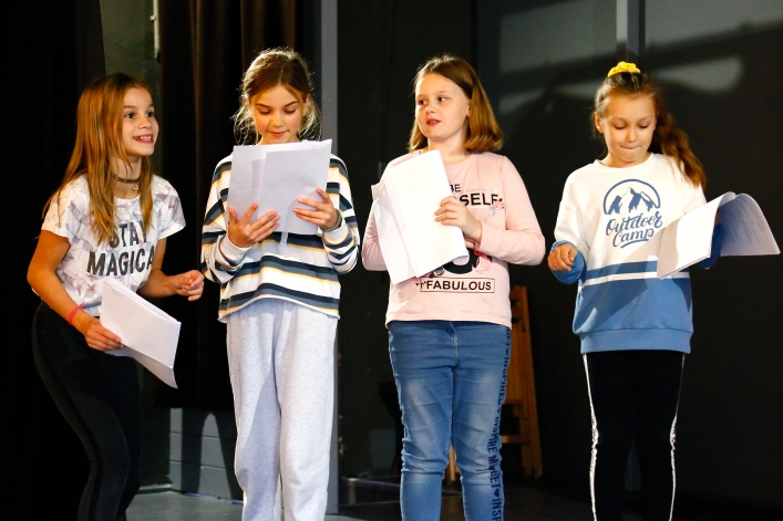 Młodzi ludzie z MDK przygotowują interpretację basni o Kilianie