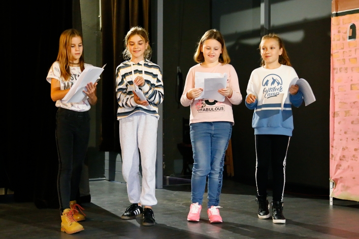 Młodzi ludzie z MDK przygotowują interpretację basni o Kilianie