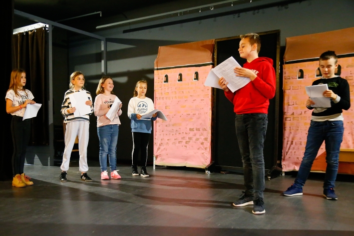 Młodzi ludzie z MDK przygotowują interpretację basni o Kilianie