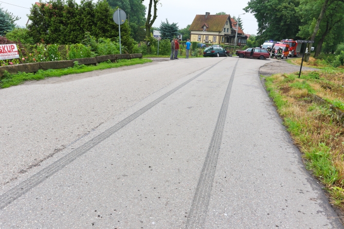 Mocne zderzenie dwóch vw passatów