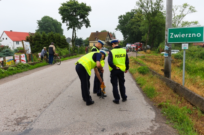 Mocne zderzenie dwóch vw passatów