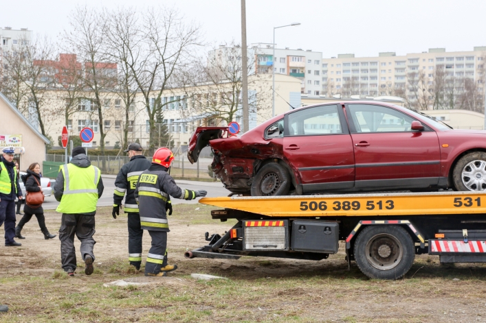 Mocne zderzenie na skrzyżowaniu Węgrowska-Płk. Dąbka