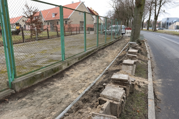Moniuszki z nowym chodnikiem