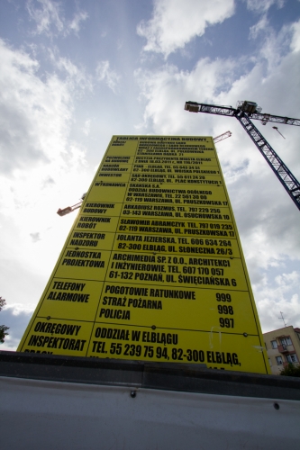 Na budowie Sądu Okręgowego kolejny dźwig. Jak postępują prace?