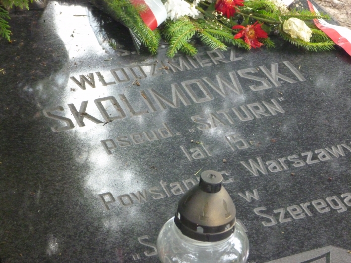 Na cmentarzu przy ul. Agrykola rozpada się  grób powstańca warszawskiego