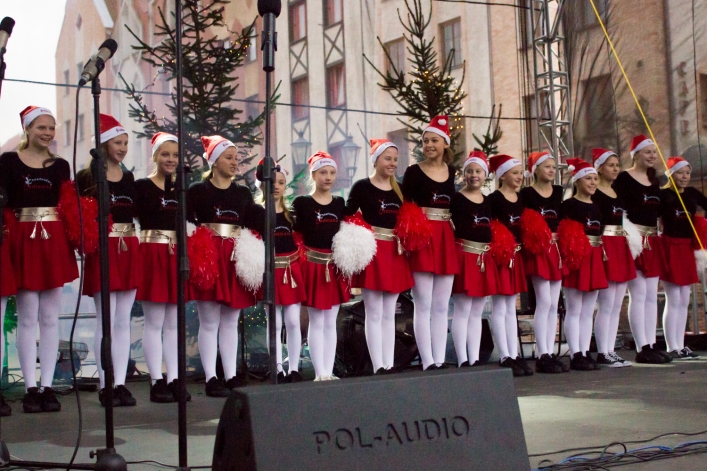 Na dworze mróz, na scenie - ogień. Pokaz tańca