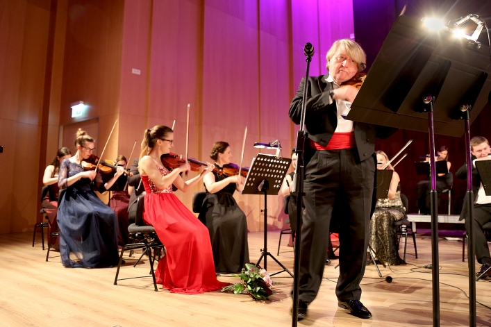 Na koniec karnawału podkasana muza, czyli EOK z koncertmistrzem Deutsche Oper Berlin
