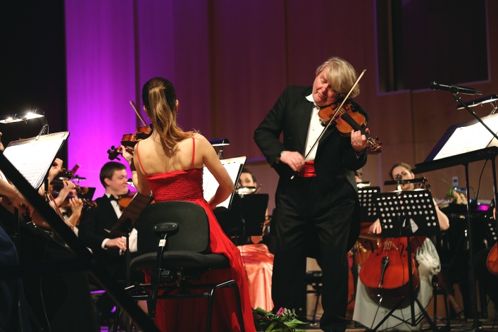 Na koniec karnawału podkasana muza, czyli EOK z koncertmistrzem Deutsche Oper Berlin