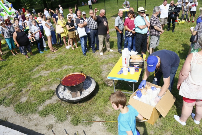 Na pikniku rodzinnym w Bażantarni dzielili się chlebem i bożym słowem