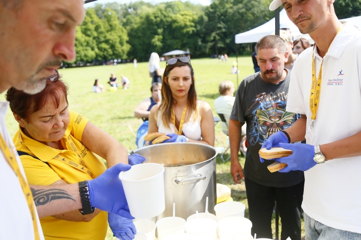 Na pikniku rodzinnym w Bażantarni dzielili się chlebem i bożym słowem