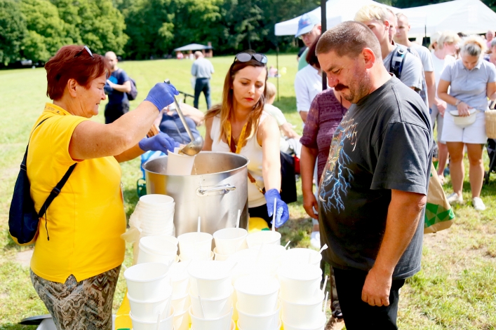 Na pikniku rodzinnym w Bażantarni dzielili się chlebem i bożym słowem