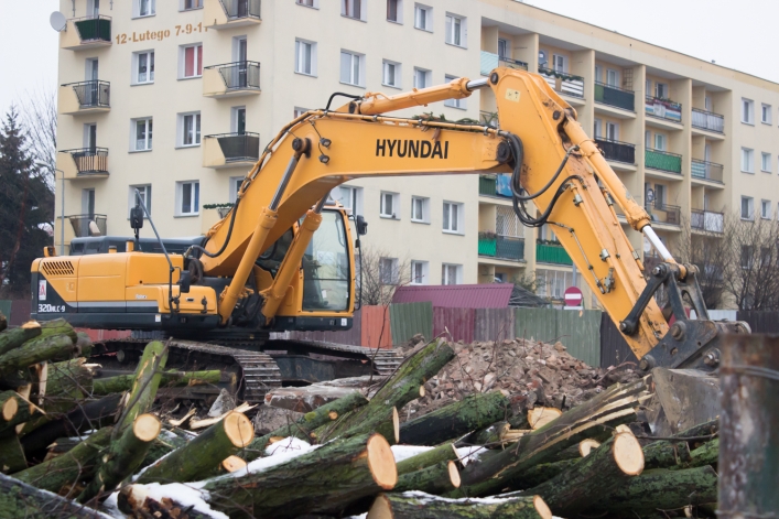 Na plac budowy przy ul. Winnej wjechał ciężki sprzęt. Zobacz zdjęcia