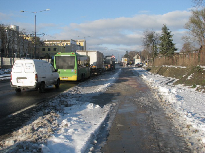 Na ul. Browarnej zerwana trakcja tramwajowa
