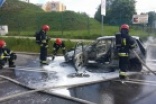 Na ul. Częstochowskiej doszczętnie spalił się samochód osobowy