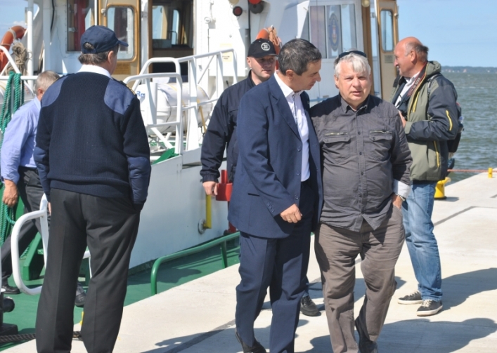 Na Zalewie o żegludze, wąskich gardłach, NIK-u i kanale przez Mierzeję