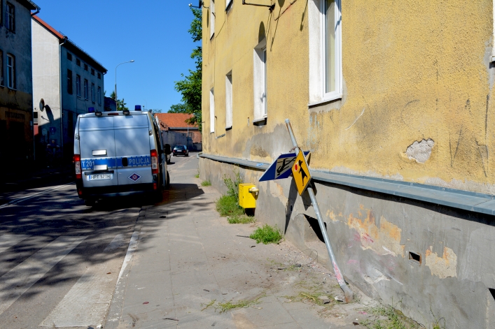 Na Wyspie Spichrzów samochód wjechał w budynek