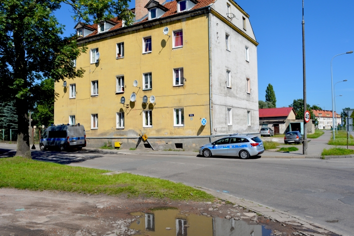 Na Wyspie Spichrzów samochód wjechał w budynek