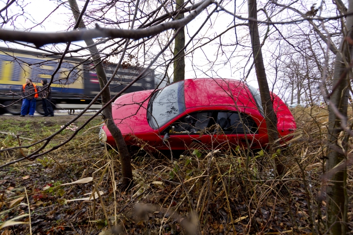 Nadmierna prędkość i daewoo w rowie