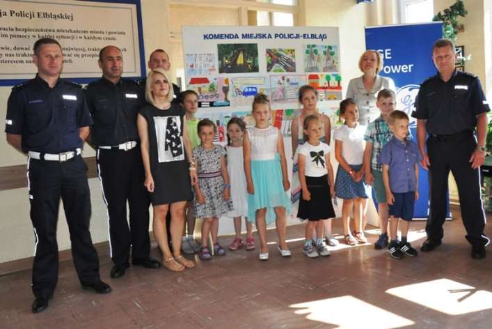 Nagrody dla dzieci w konkursie „Bezpieczni w ruchu drogowym