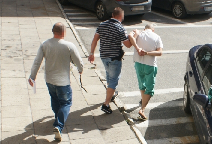 Napadł z nożem na chłopca i go okradł. W zatrzymaniu pomogły kobiety 