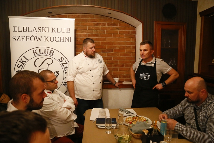 Nestor elbląskich kucharzy na spotkaniu Elbląskiego Klubu Szefów Kuchni