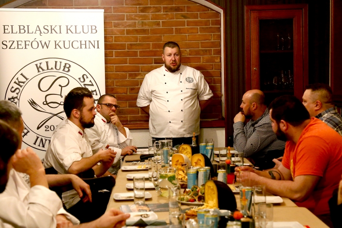 Nestor elbląskich kucharzy na spotkaniu Elbląskiego Klubu Szefów Kuchni