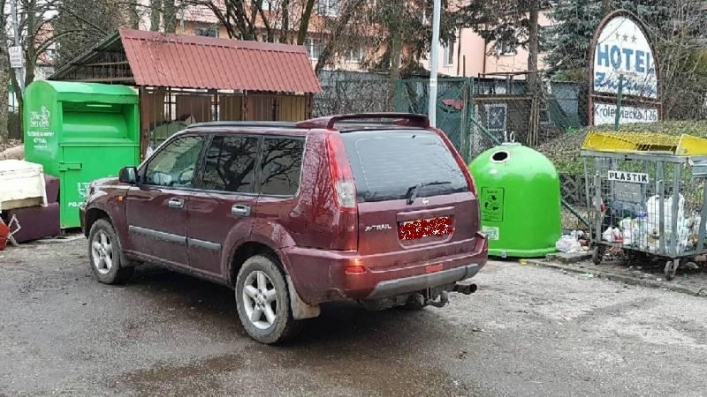 Nie zastawiaj dojazdu do śmietnika!