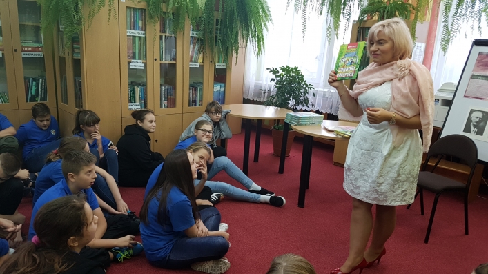 Niepodległościowe spotkanie z elbląska pisarką w SP nr 11