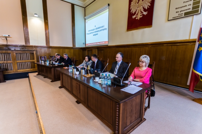 Nowa sieć szkół bez gimnazjów stanie się faktem. Radni przyjęli dwie uchwały 