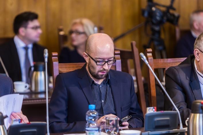 Nowa sieć szkół bez gimnazjów stanie się faktem. Radni przyjęli dwie uchwały 