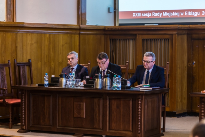 Nowa sieć szkół bez gimnazjów stanie się faktem. Radni przyjęli dwie uchwały 