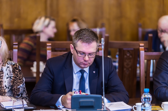 Nowa sieć szkół bez gimnazjów stanie się faktem. Radni przyjęli dwie uchwały 